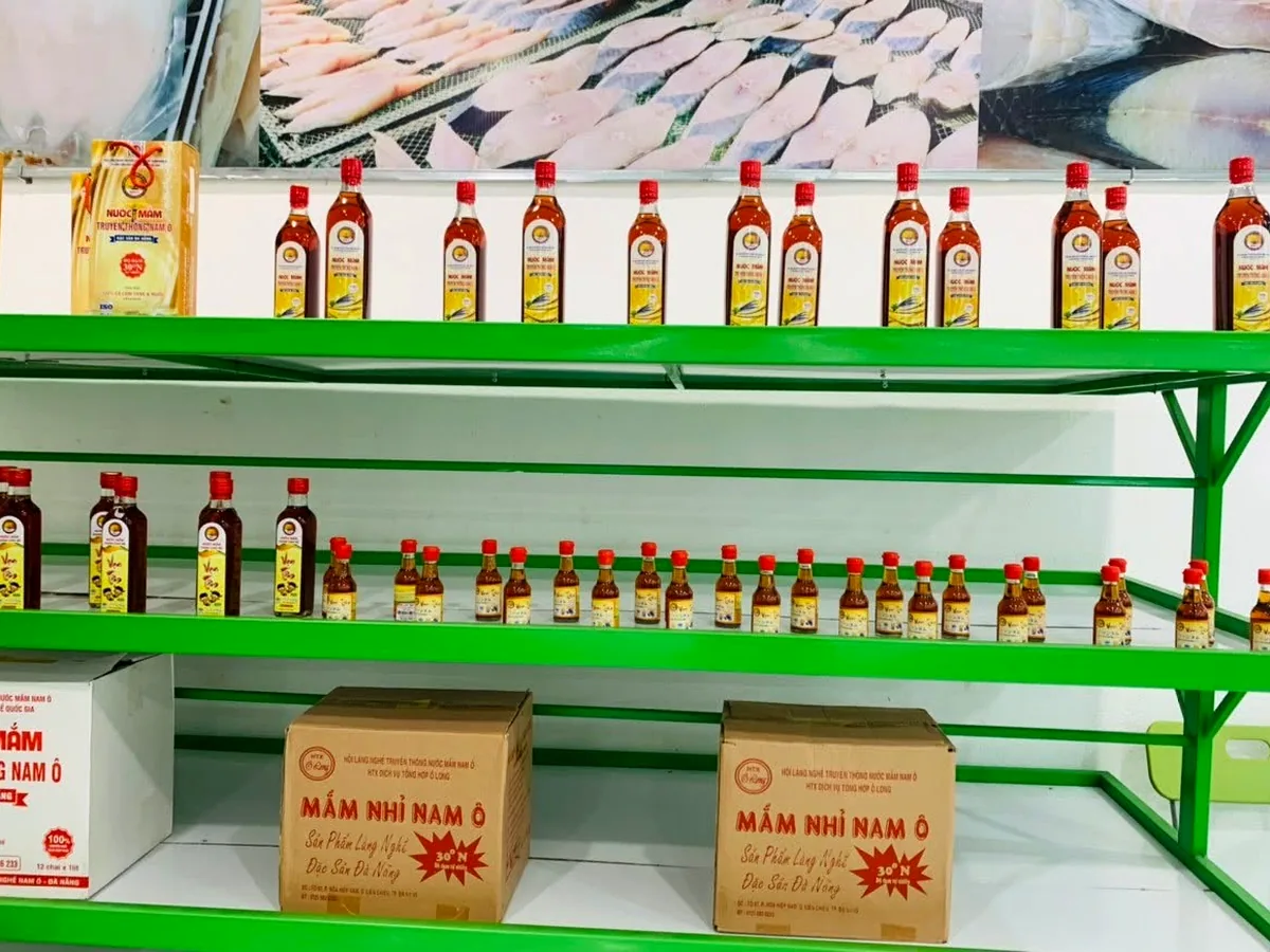 Quầy nước mắm truyền thống